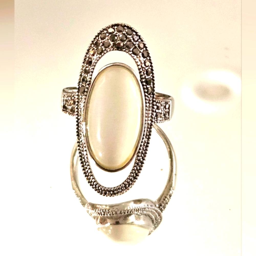Elegant Silver Oval Ring - Picture 2 of 9